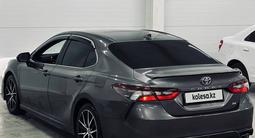 Toyota Camry 2022 года за 13 900 000 тг. в Атырау