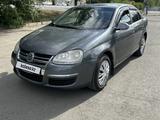 Volkswagen Jetta 2006 года за 2 700 000 тг. в Уральск – фото 2