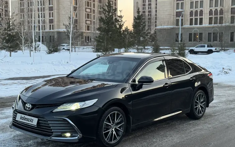 Toyota Camry 2021 года за 15 300 000 тг. в Астана