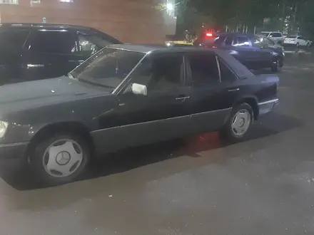 Mercedes-Benz E 200 1991 года за 900 000 тг. в Астана