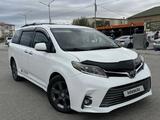 Toyota Sienna 2015 года за 12 000 000 тг. в Актау