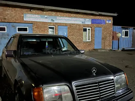 Mercedes-Benz E 200 1993 года за 1 550 000 тг. в Караганда – фото 2