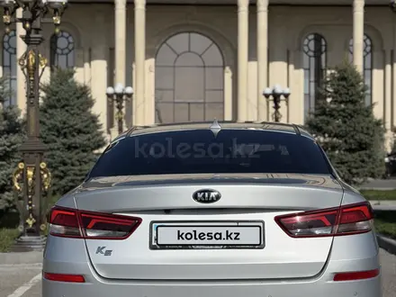 Kia K5 2021 года за 9 200 000 тг. в Алматы – фото 28