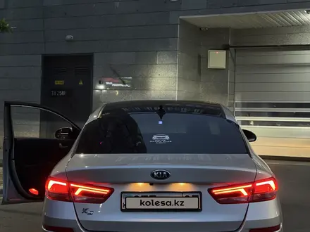 Kia K5 2021 года за 9 200 000 тг. в Алматы – фото 43