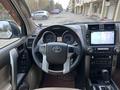 Toyota Land Cruiser Prado 2012 года за 14 500 000 тг. в Актобе – фото 19