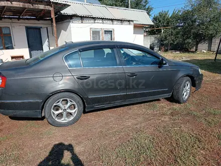 Volkswagen Passat 2005 года за 2 800 000 тг. в Алматы – фото 3