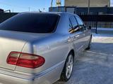 Mercedes-Benz E 320 2002 года за 5 000 000 тг. в Актобе – фото 5