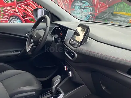 Chevrolet Tracker 2022 года за 6 390 000 тг. в Алматы – фото 18