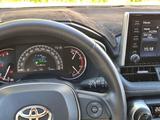 Toyota RAV4 2021 года за 20 000 000 тг. в Уральск – фото 3