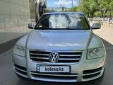 Volkswagen Touareg 2004 года за 4 500 000 тг. в Караганда – фото 2
