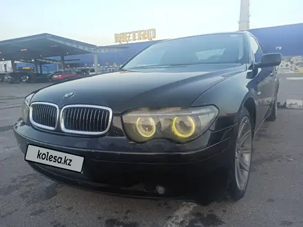 BMW 745 2004 года за 2 300 000 тг. в Алматы
