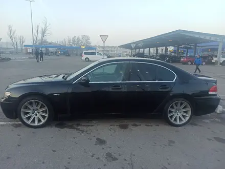 BMW 745 2004 года за 2 300 000 тг. в Алматы – фото 5