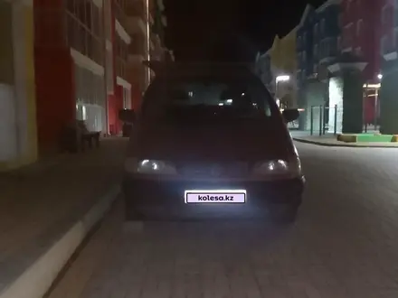 Volkswagen Sharan 1997 года за 1 500 000 тг. в Астана – фото 2