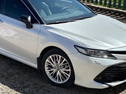 Toyota Camry 2019 года за 13 500 000 тг. в Алматы