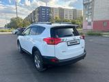 Toyota RAV4 2015 года за 9 900 000 тг. в Караганда – фото 2