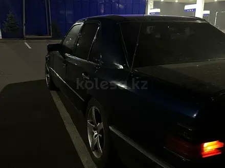 Mercedes-Benz E 230 1991 года за 1 550 000 тг. в Усть-Каменогорск – фото 2