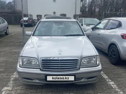 Mercedes-Benz C 240 1999 года за 950 000 тг. в Алматы