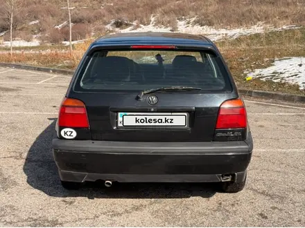 Volkswagen Golf 1995 года за 1 500 000 тг. в Алматы – фото 2