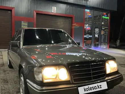 Mercedes-Benz E 200 1993 года за 3 800 000 тг. в Тараз – фото 13