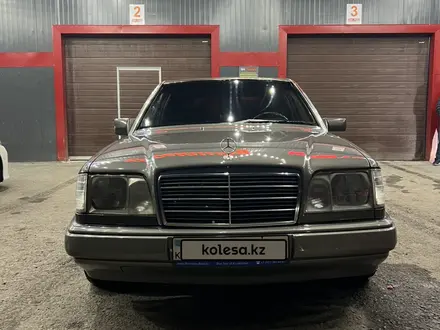 Mercedes-Benz E 200 1993 года за 3 800 000 тг. в Тараз – фото 6