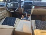 Volkswagen Touareg 2006 года за 5 300 000 тг. в Астана – фото 2