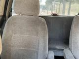 Kia Carnival 2001 года за 700 000 тг. в Шымкент – фото 3