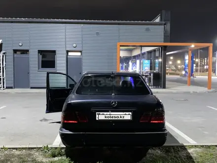 Mercedes-Benz E 320 1998 года за 3 000 000 тг. в Алматы – фото 10