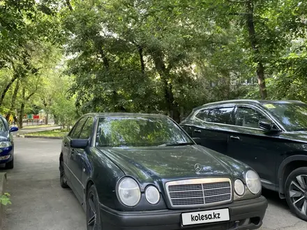 Mercedes-Benz E 320 1998 года за 3 000 000 тг. в Алматы – фото 3