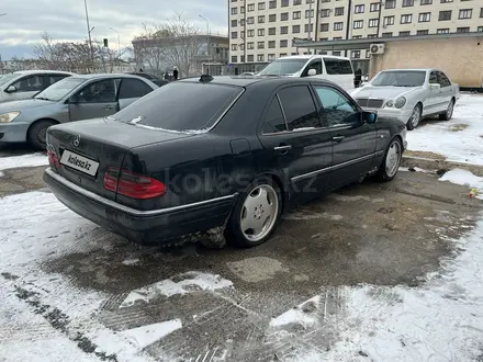 Mercedes-Benz E 320 1998 года за 3 200 000 тг. в Актау – фото 8