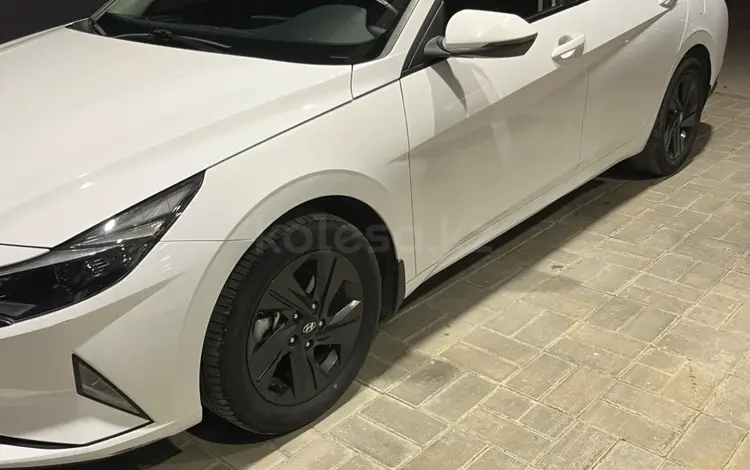 Hyundai Elantra 2022 года за 8 600 000 тг. в Уральск