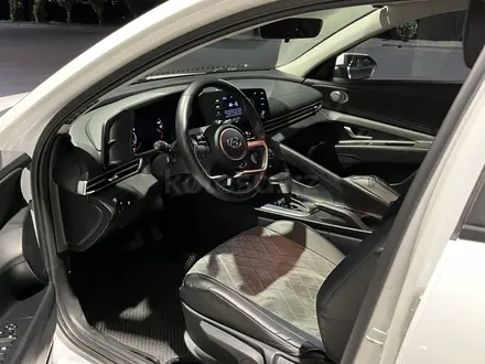 Hyundai Elantra 2022 года за 8 600 000 тг. в Уральск – фото 4