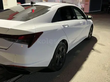Hyundai Elantra 2022 года за 8 600 000 тг. в Уральск – фото 2
