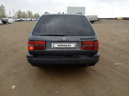 Volkswagen Passat 1996 года за 1 800 000 тг. в Актобе – фото 4