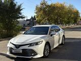 Toyota Camry 2020 года за 12 550 000 тг. в Павлодар – фото 2