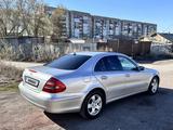 Mercedes-Benz E 320 2002 годаүшін5 300 000 тг. в Караганда – фото 5
