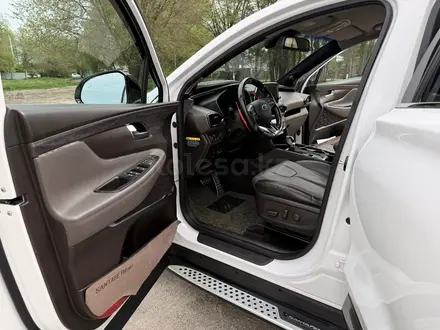 Hyundai Santa Fe 2020 года за 11 700 000 тг. в Алматы – фото 10