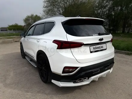 Hyundai Santa Fe 2020 года за 11 700 000 тг. в Алматы – фото 12