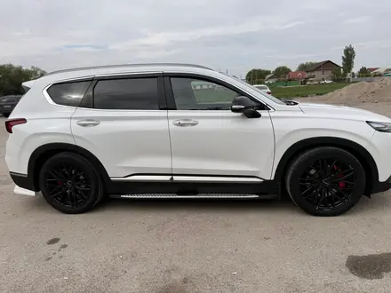 Hyundai Santa Fe 2020 года за 11 700 000 тг. в Алматы – фото 8