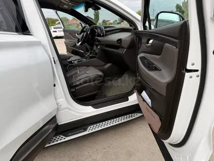 Hyundai Santa Fe 2020 года за 11 700 000 тг. в Алматы – фото 11