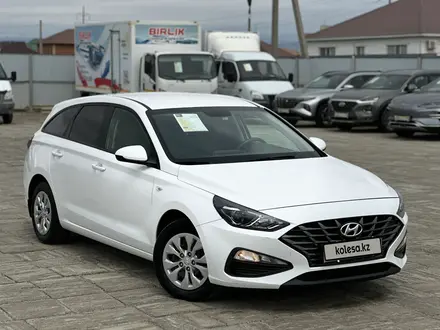Hyundai i30 2023 года за 8 800 000 тг. в Атырау – фото 2