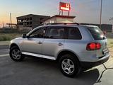 Volkswagen Touareg 2004 года за 3 500 000 тг. в Шымкент – фото 2