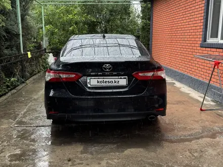 Toyota Camry 2019 года за 10 700 000 тг. в Алматы – фото 3