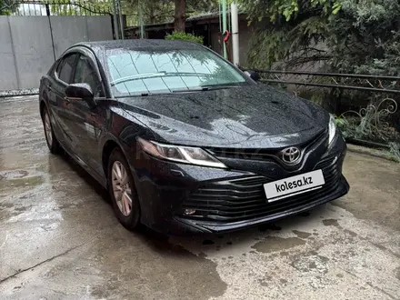Toyota Camry 2019 года за 10 700 000 тг. в Алматы