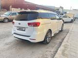 Kia Carnival 2017 года за 13 500 000 тг. в Сатпаев – фото 3