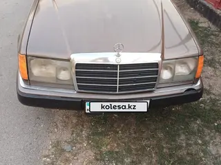 Mercedes-Benz E 230