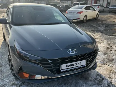 Hyundai Elantra 2021 года за 10 800 000 тг. в Алматы