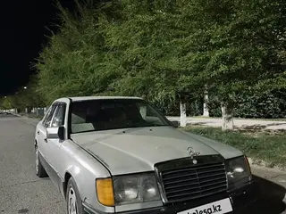 Mercedes-Benz E 230
