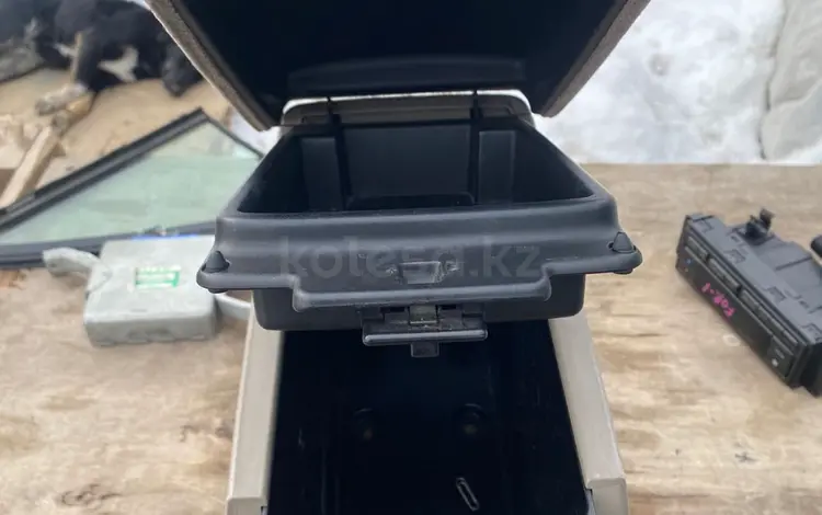 Крышка подлокотника на Камри 30 за 20 000 тг. в Алматы