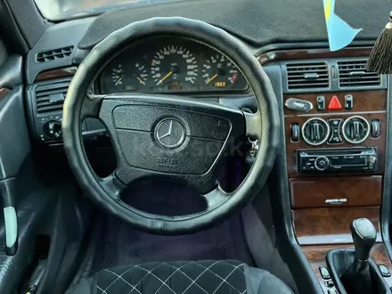 Mercedes-Benz E 200 1996 года за 2 700 000 тг. в Костанай – фото 19