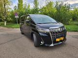 Toyota Alphard 2019 года за 35 000 000 тг. в Уральск – фото 2